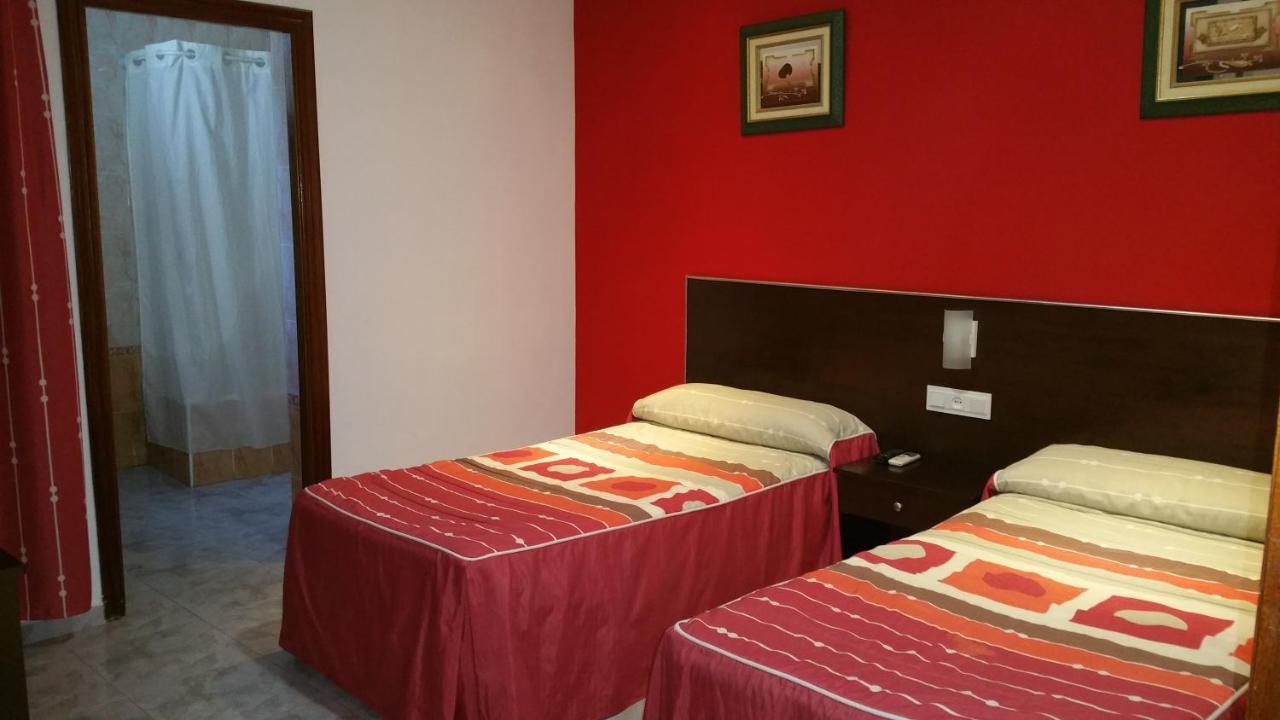 Hostal El Lirio Bollullos Par del Condado Exterior foto